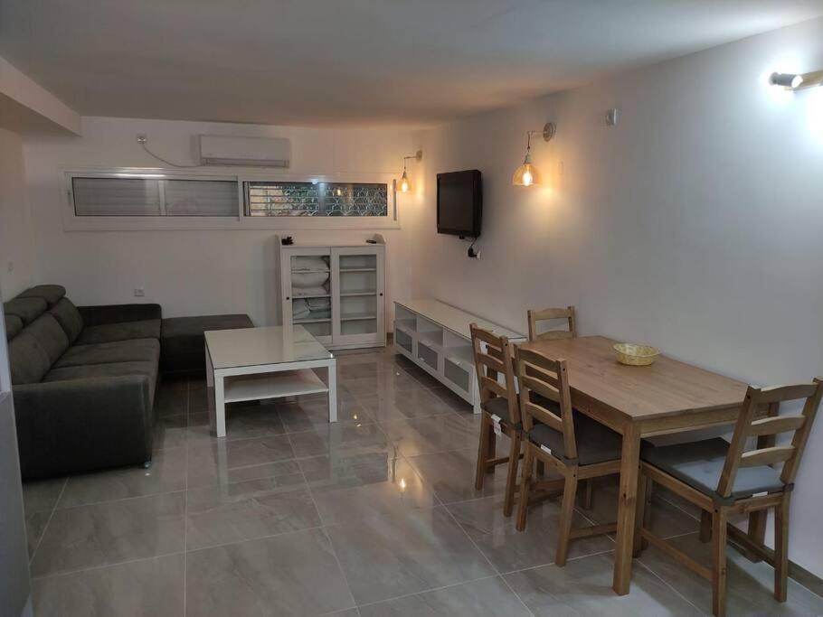 Ferienwohnung יחידת אירוח חדשה ומקסימה בכרמיאל Exterior foto