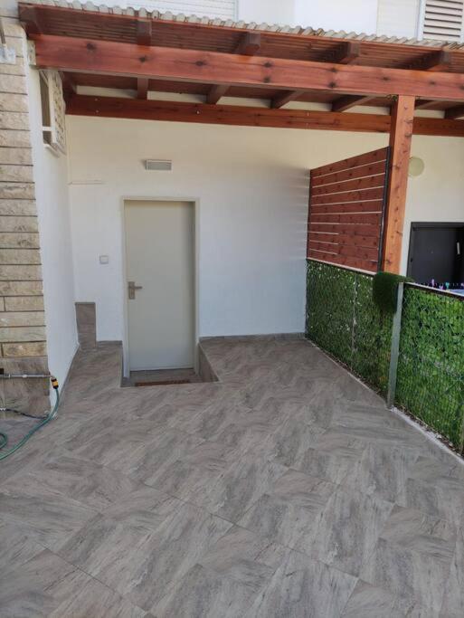 Ferienwohnung יחידת אירוח חדשה ומקסימה בכרמיאל Exterior foto