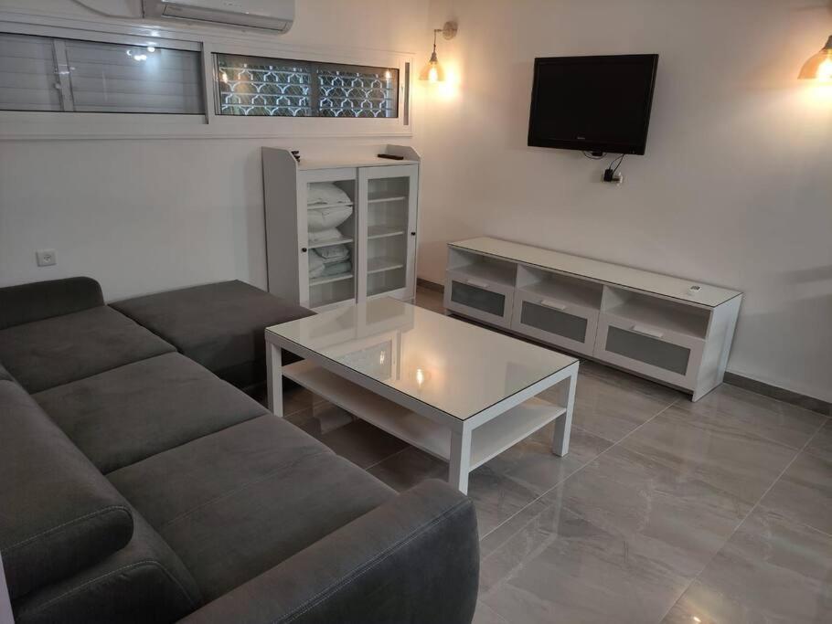 Ferienwohnung יחידת אירוח חדשה ומקסימה בכרמיאל Exterior foto
